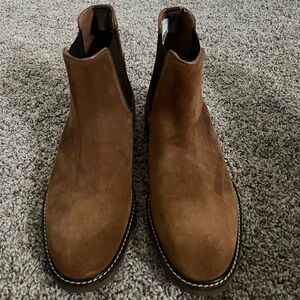 tan suede Clark’s chelsea boots